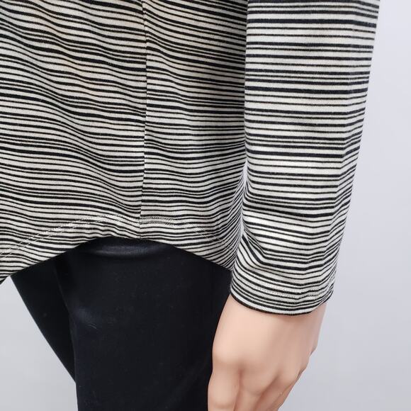 Athleta Cloudlight Stratus Striped Top In Whisper Stripe Black White Size XS - Picture 7 of 12
